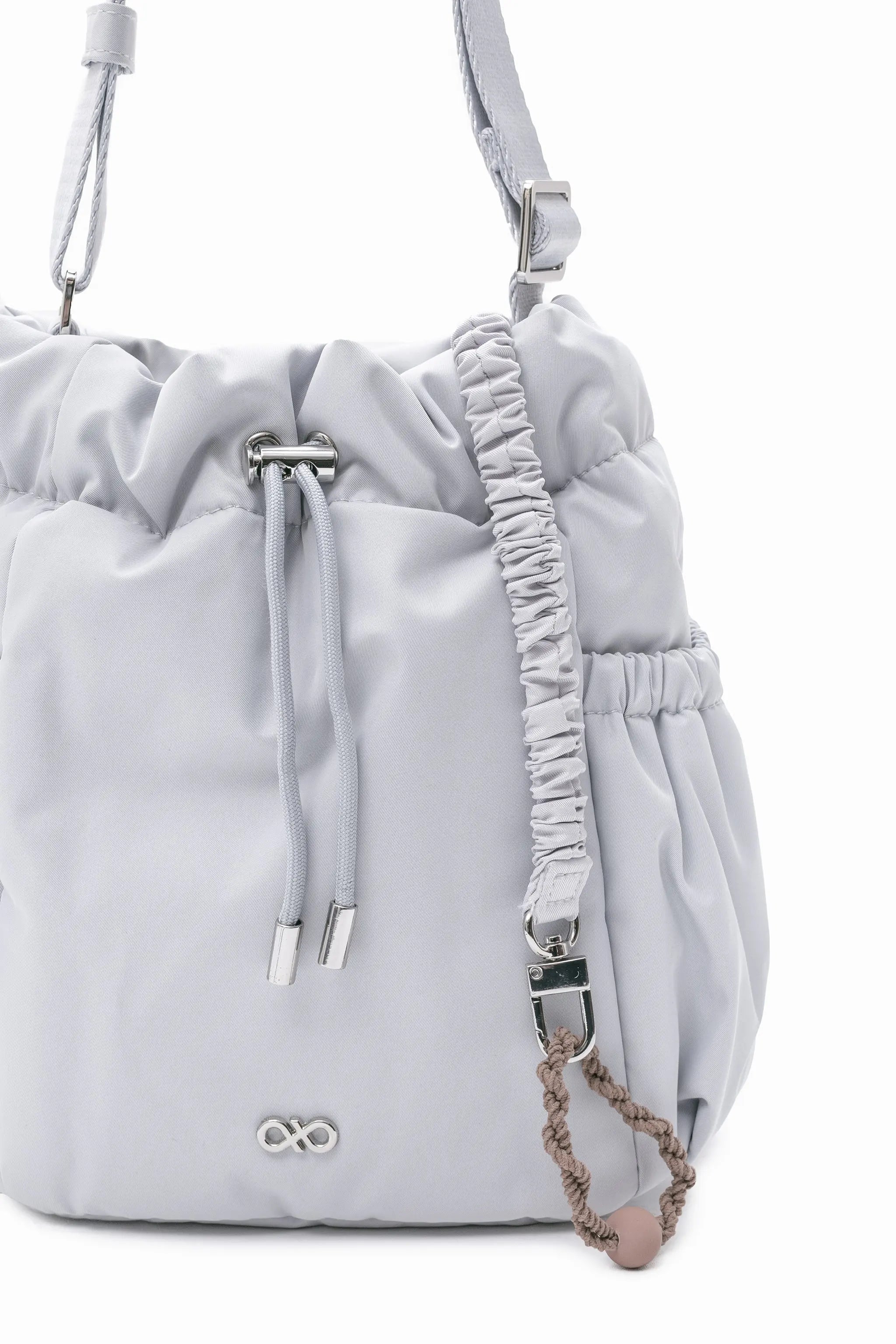 COSY LUXE BUCKET BAG IN FROST