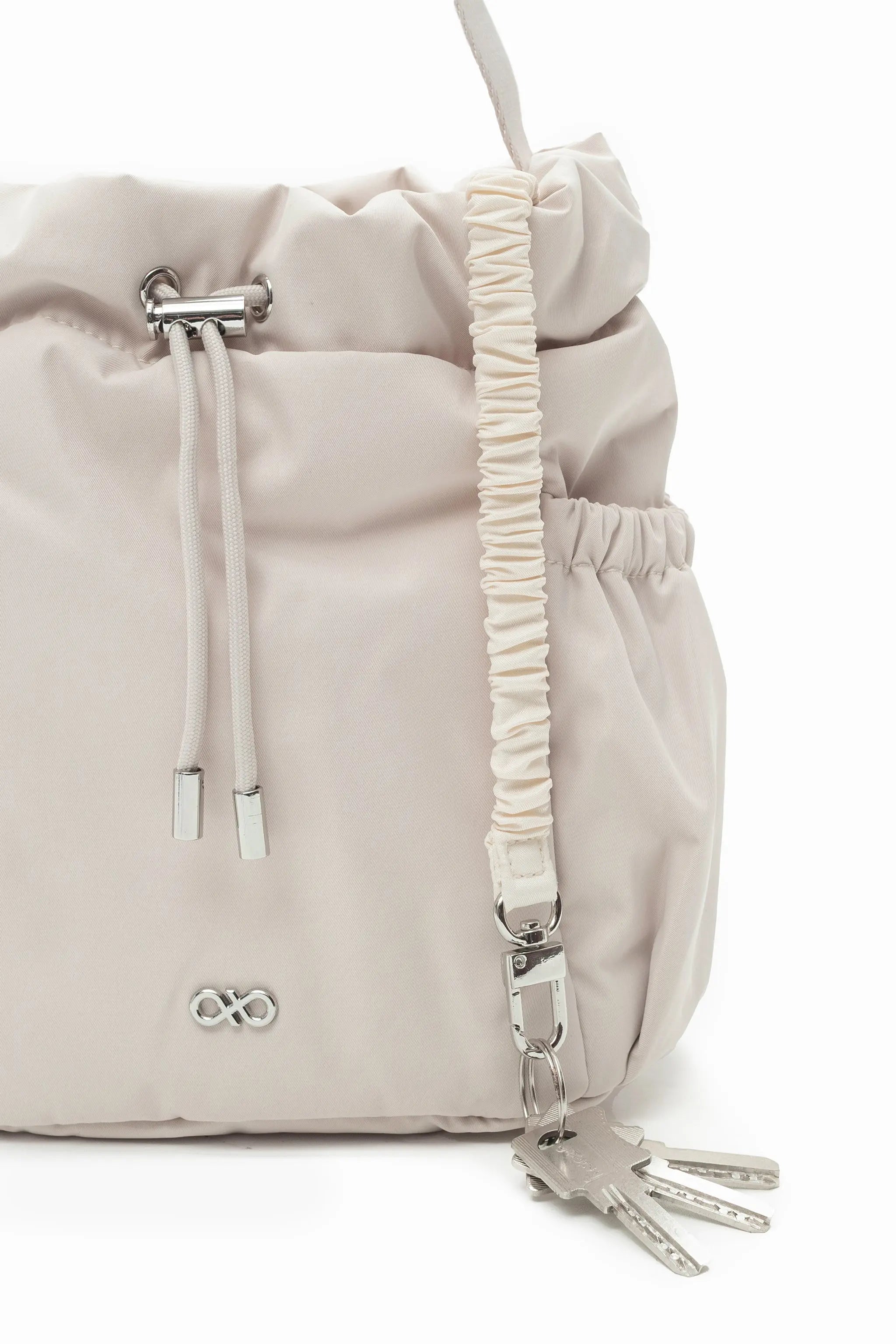 COSY LUXE BUCKET BAG IN OAT