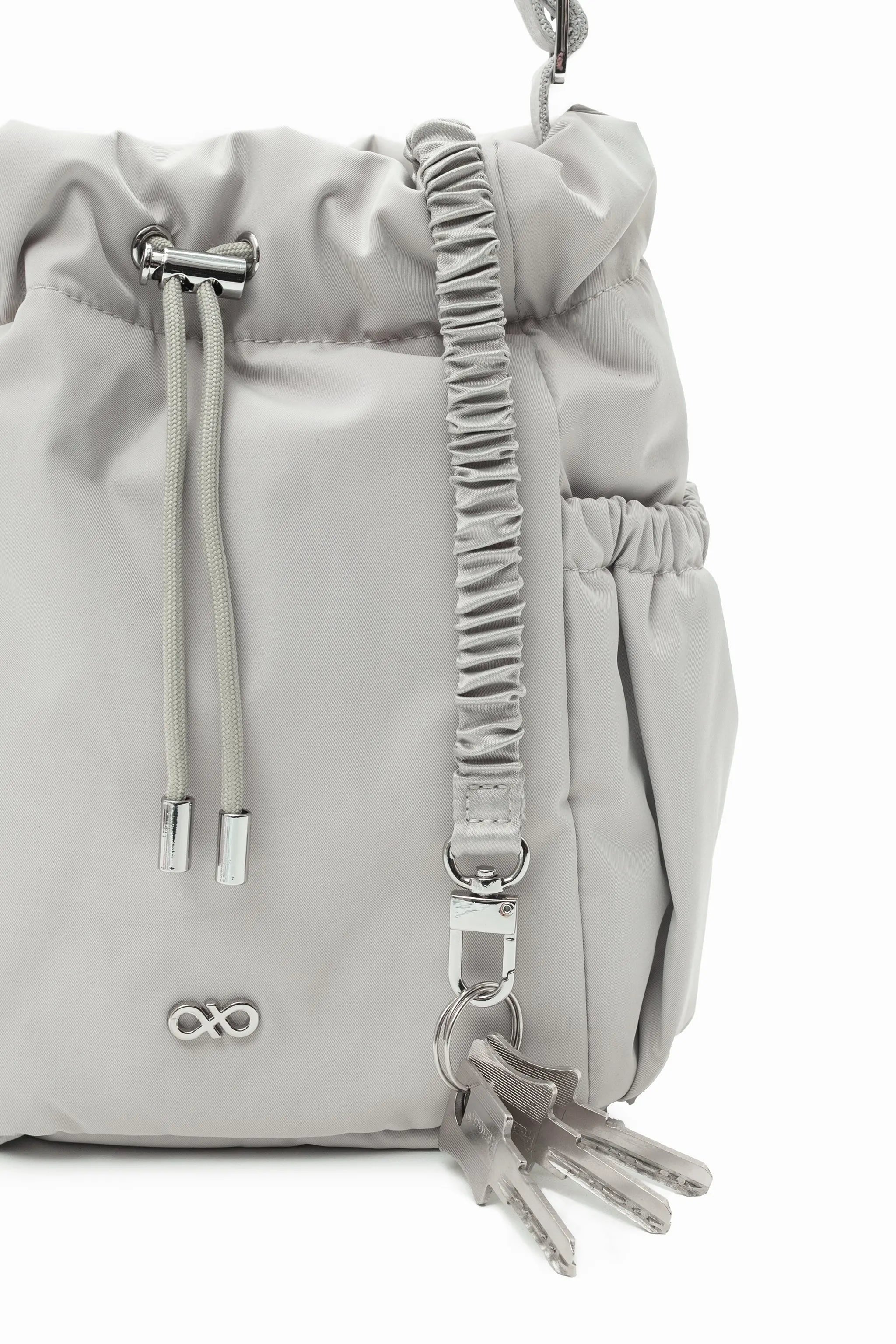 COSY LUXE BUCKET BAG IN DOVE GREY