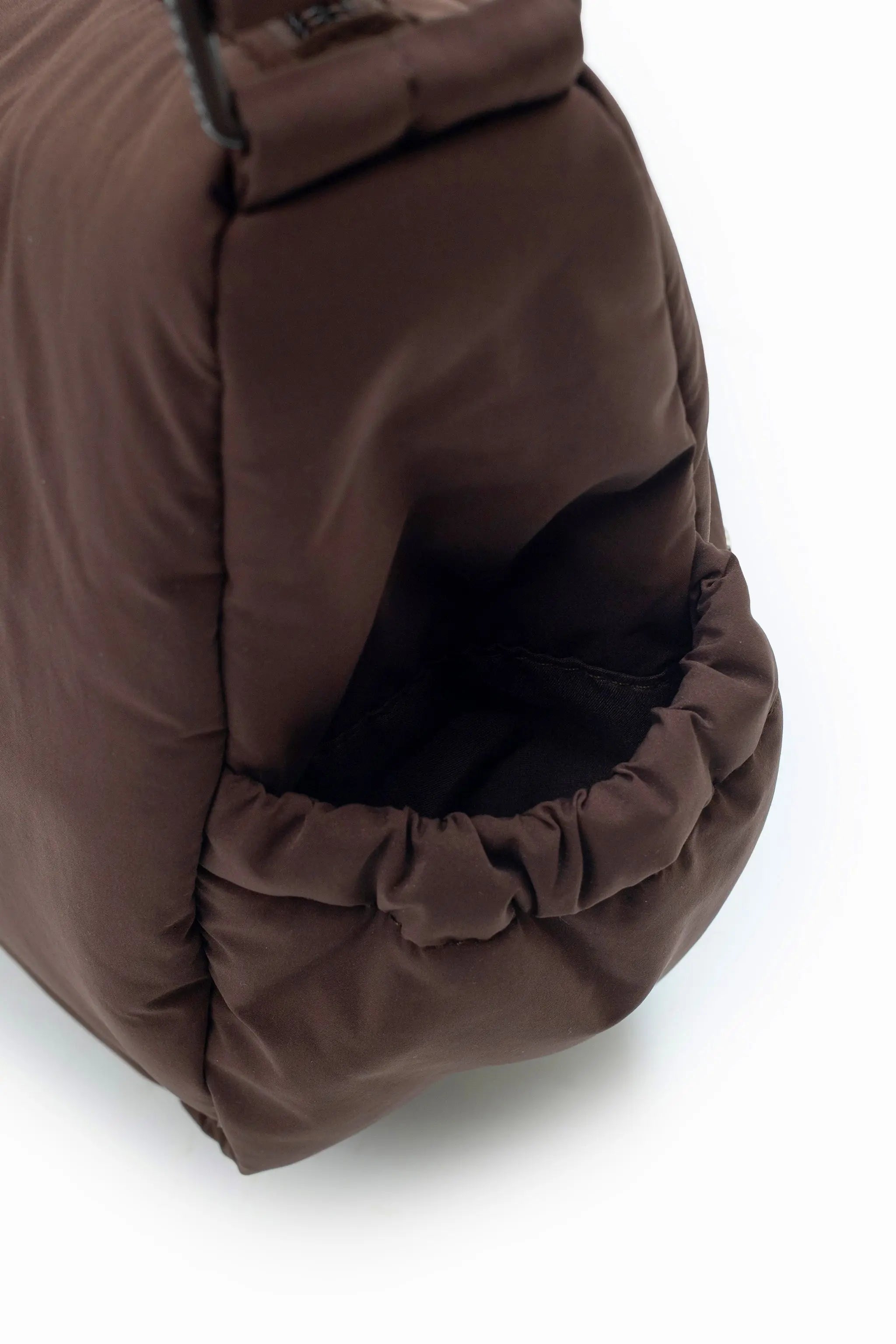 SIGNATURE POCKET CROSSBODY BAG 2.0 IN COSY CACAO