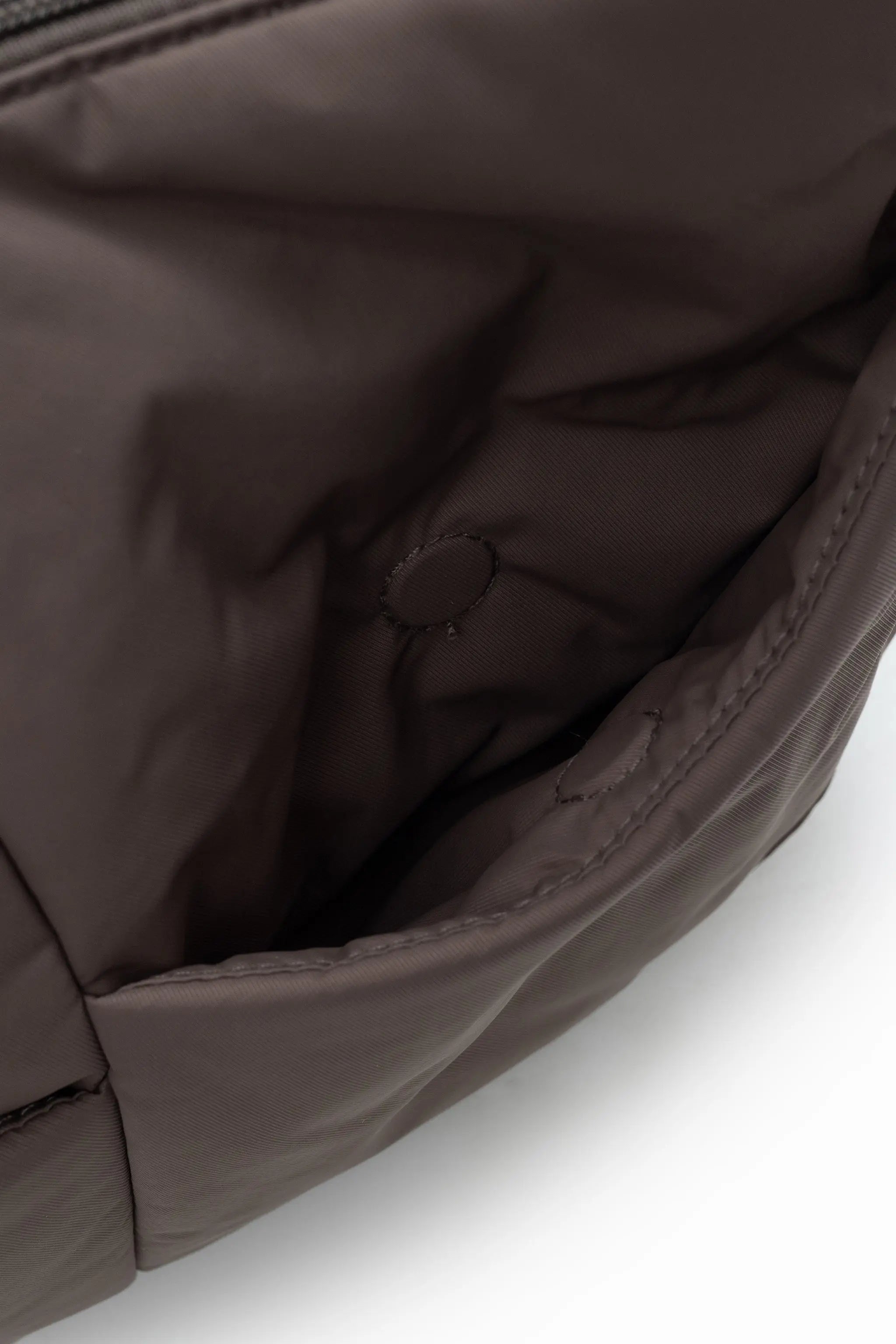 SIGNATURE POCKET CROSSBODY BAG 2.0 IN POSH TAUPE