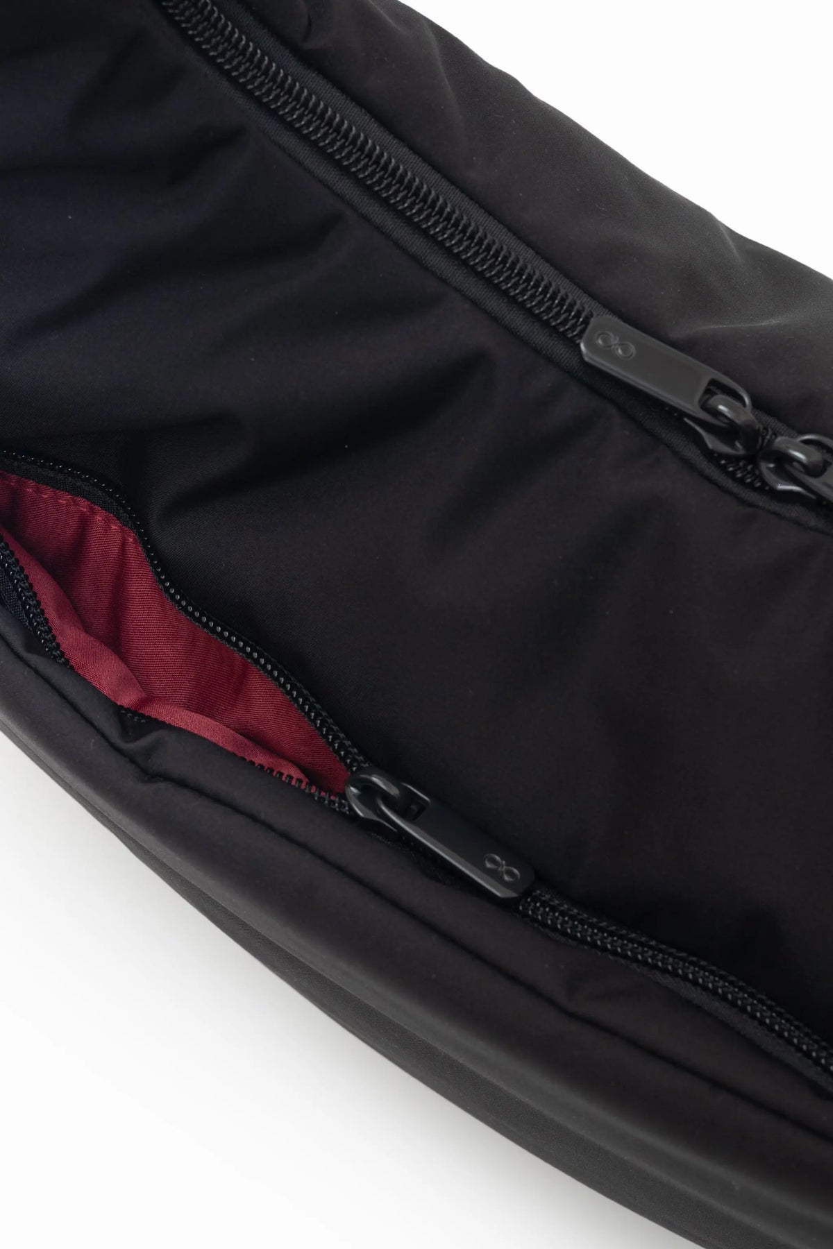 COSY LUXE L CRESCENT BAG 2.0 IN JET BLACK