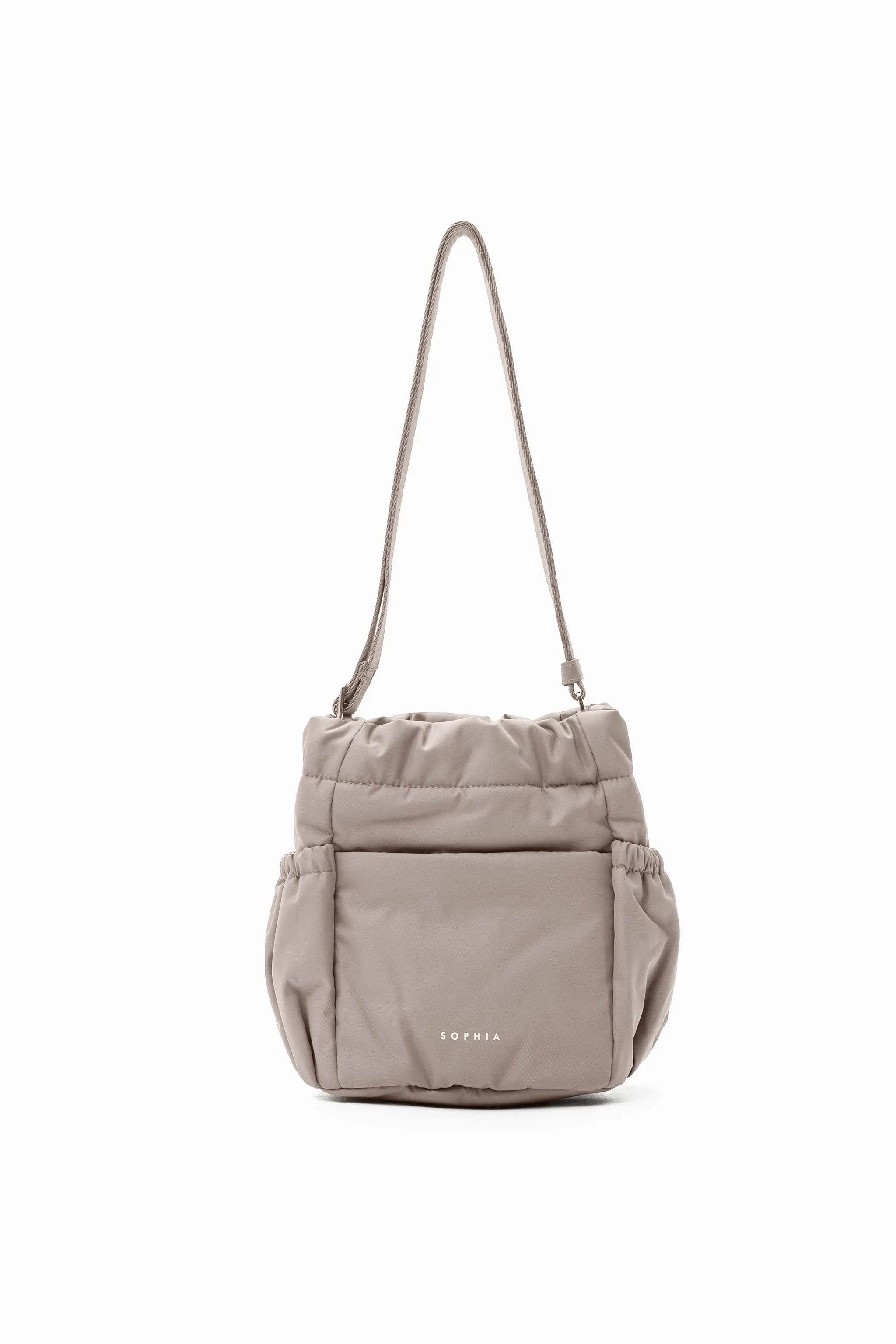 COSY LUXE BUCKET BAG IN TAUPE