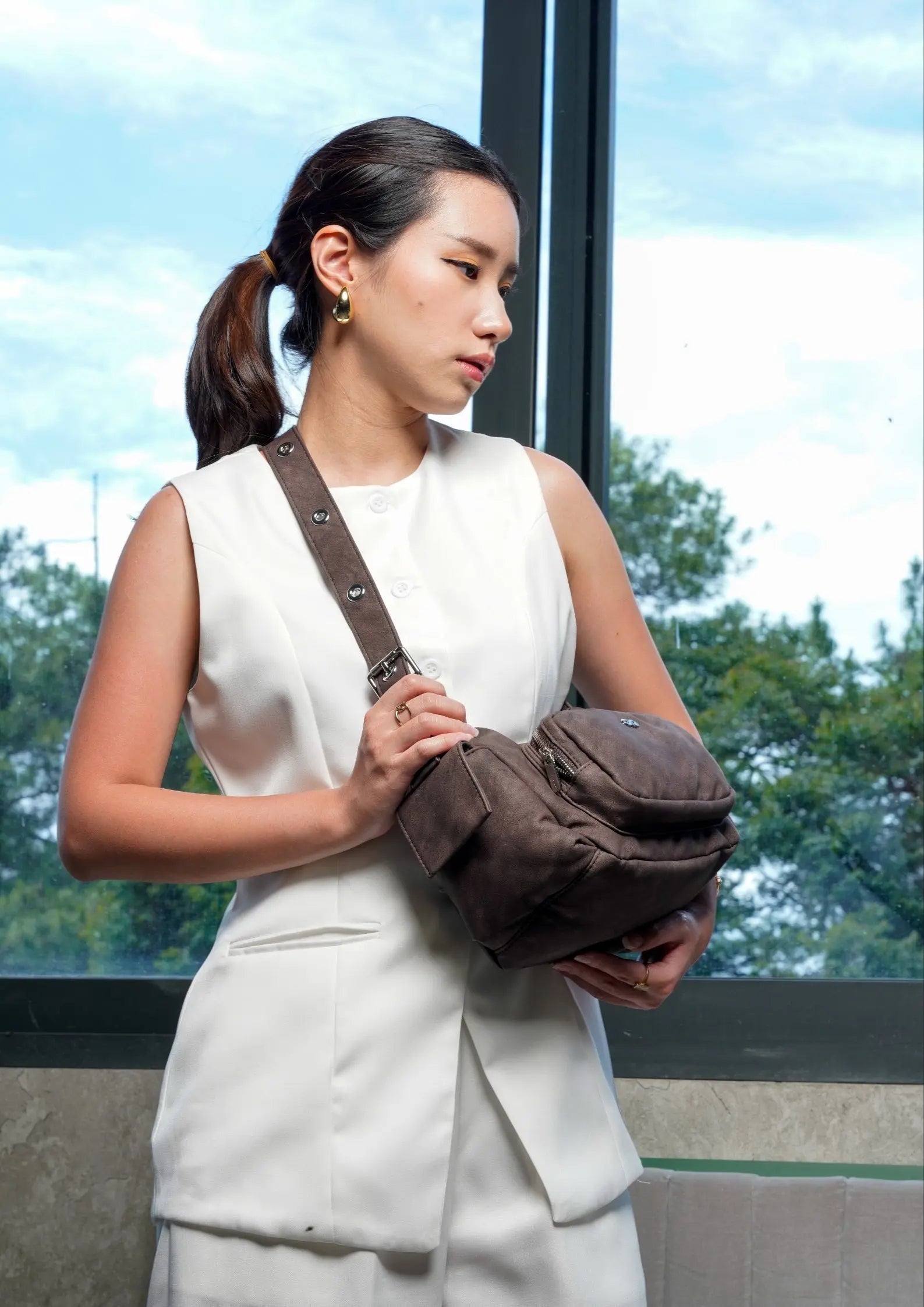 TATE POCKET HANDBAG IN ESPRESSO The Sophia Label
