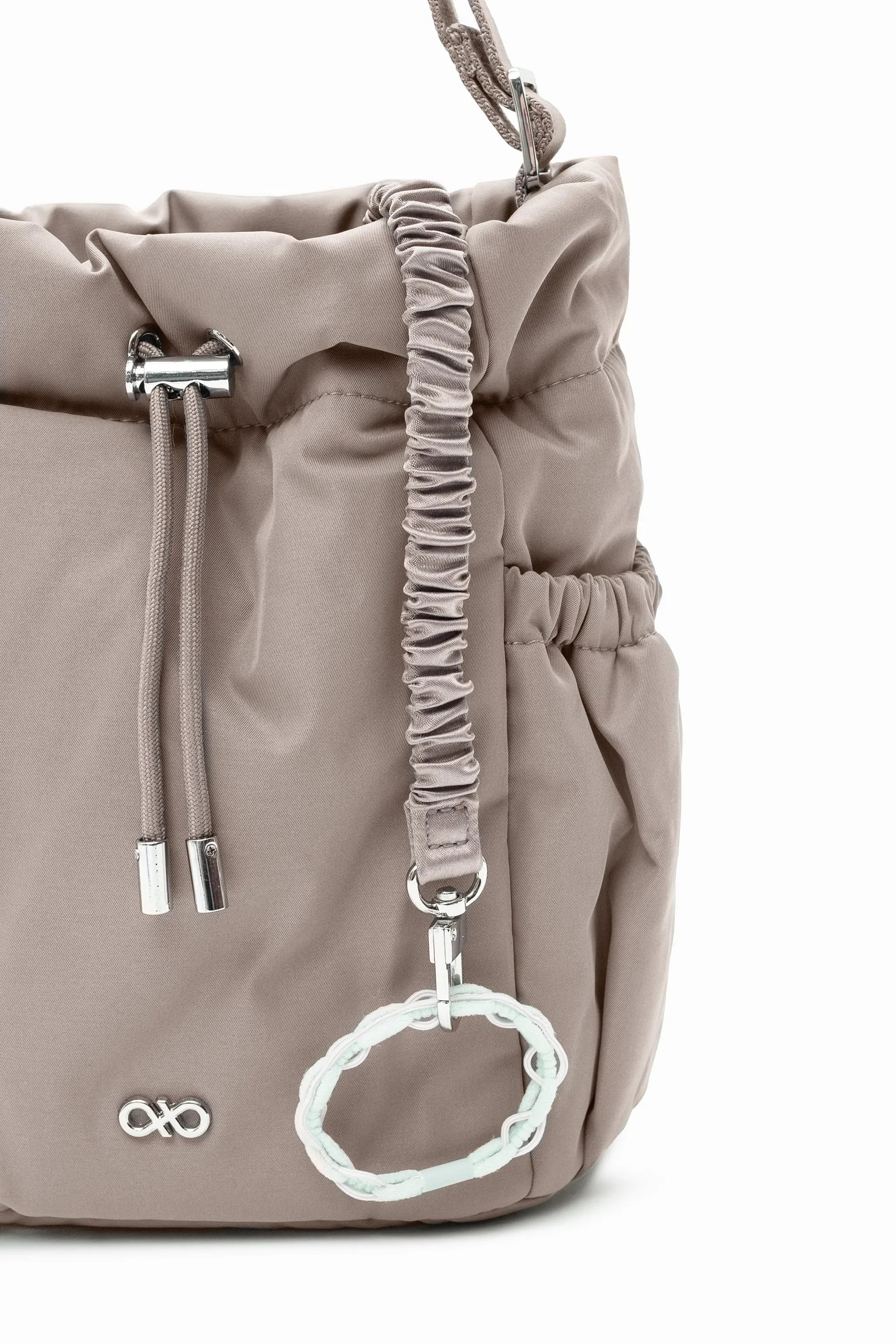 COSY LUXE BUCKET BAG IN TAUPE 