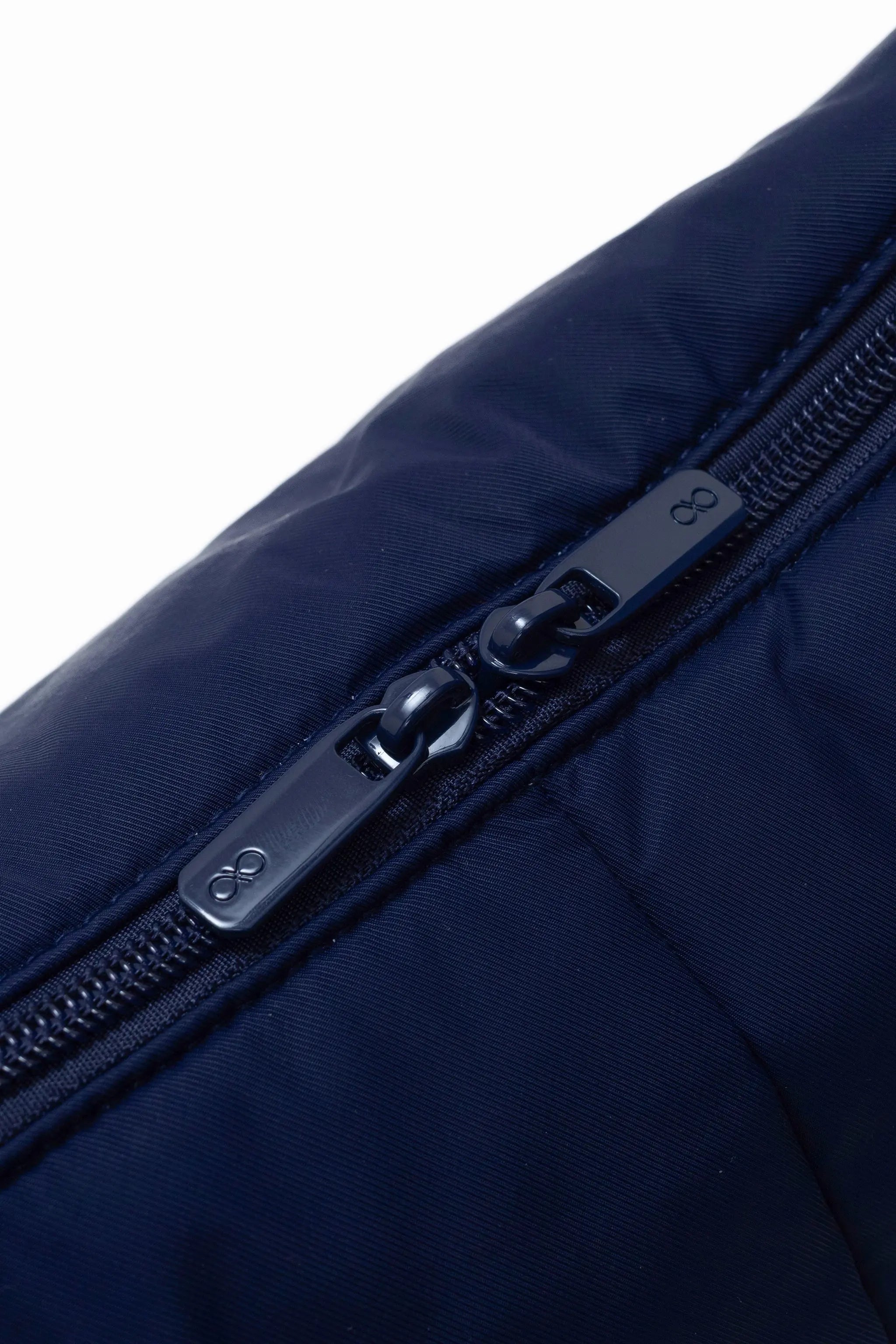 SIGNATURE POCKET CROSSBODY BAG 2.0 IN POSH MIDNIGHT 