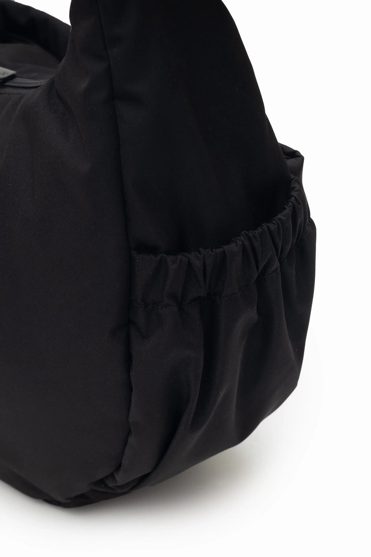 COSY LUXE L CRESCENT BAG 2.0 IN JET BLACK 