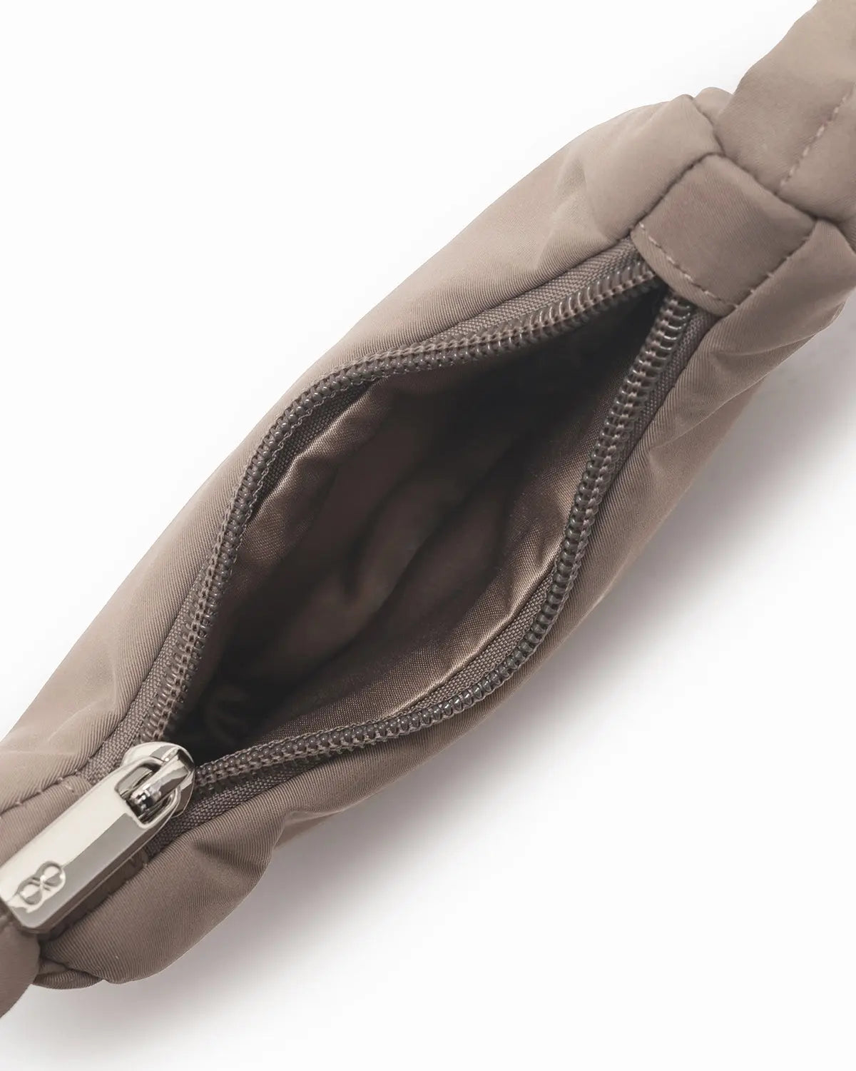 NANO POUCH IN TAUPE 