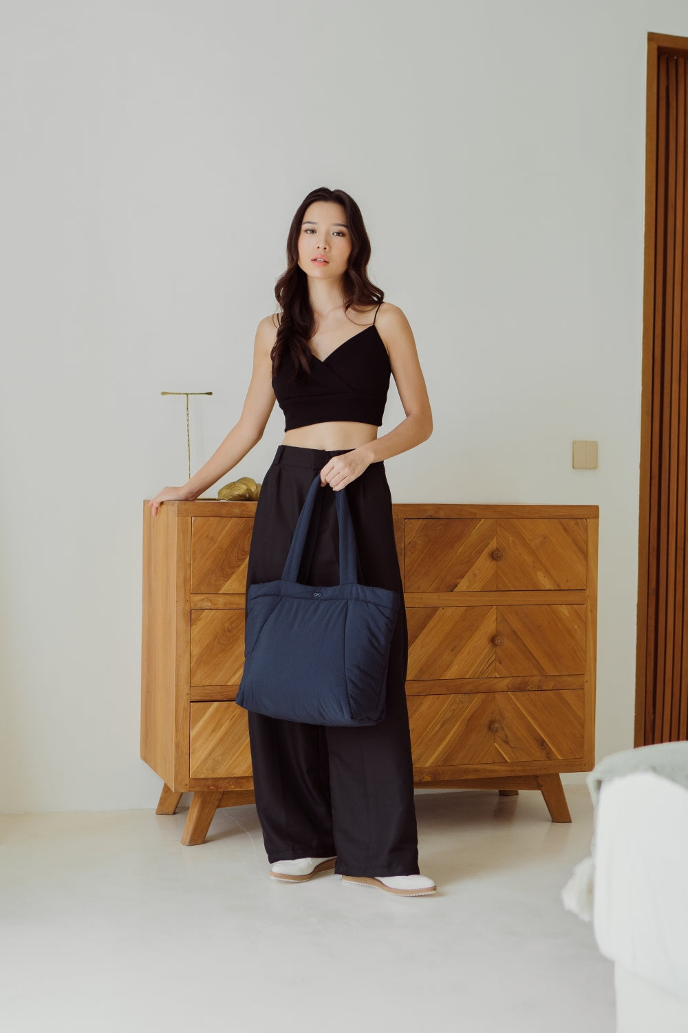 COSY PUFFY TOTE BAG IN MIDNIGHT