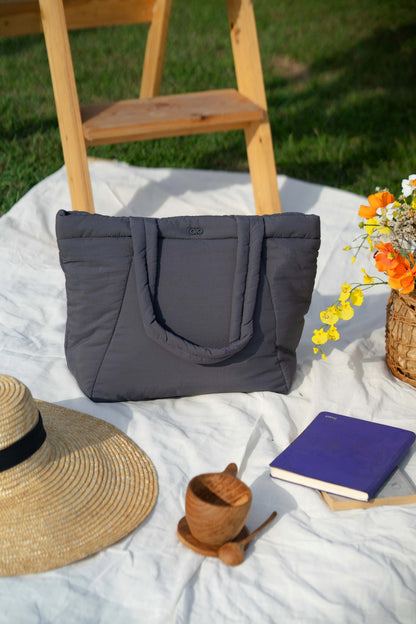 COSY PUFFY TOTE BAG IN SMOKEY