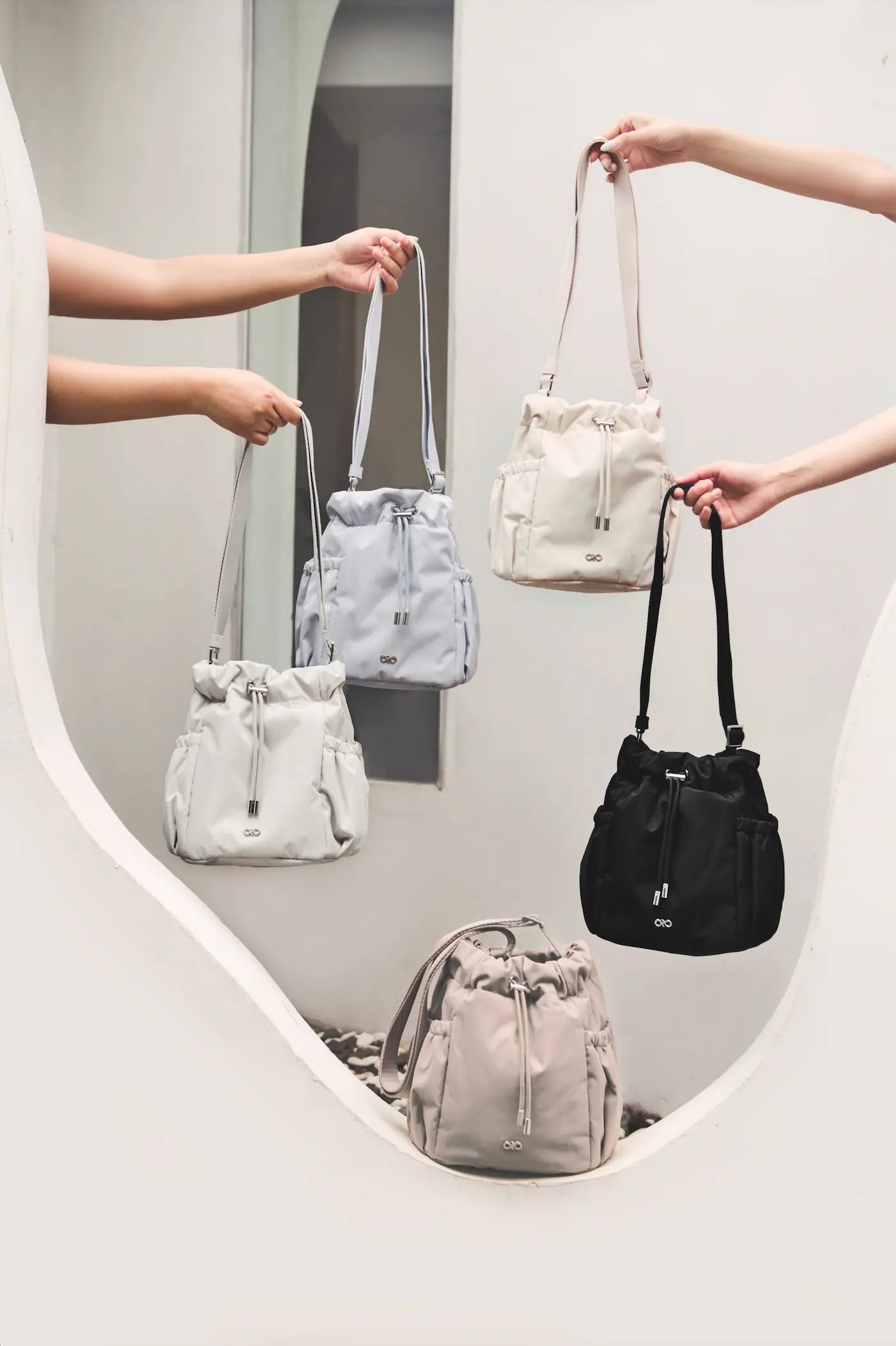 COSY LUXE BUCKET BAG IN FROST 