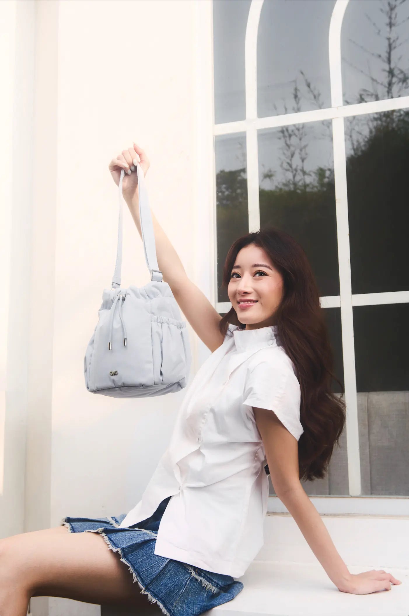 COSY LUXE BUCKET BAG IN FROST 