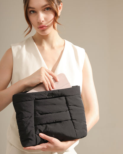 COSY PUFFY CLUTCH BAG IN JET BLACK